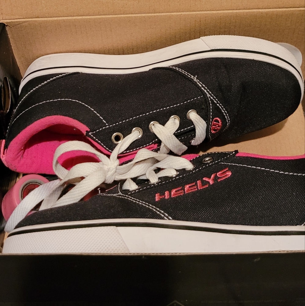 Girls heelys